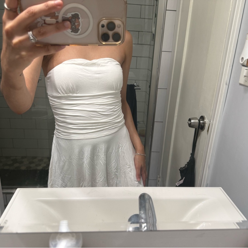 Elegant White Strapless Dress